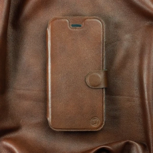 Etui ze skóry naturalnej do Apple iPhone 15 Plus - wzór Brown Leather